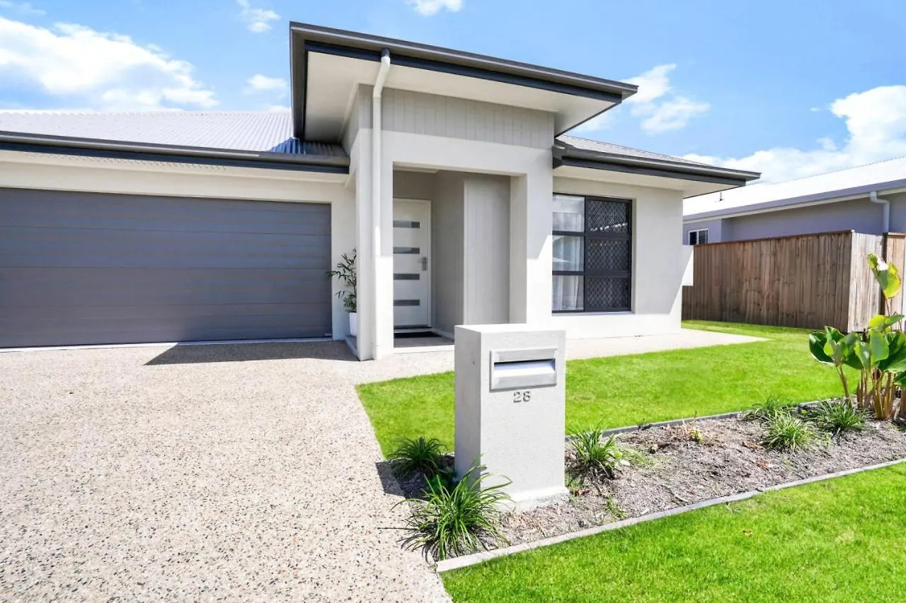 Holiday home Skippers Rest -Modern Comfort, And Beach Proximity Trinity Beach