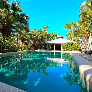 Club Holiday Trinity Beach
