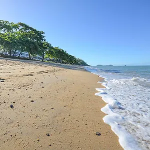 Beachfront On Trinity Trinity Beach